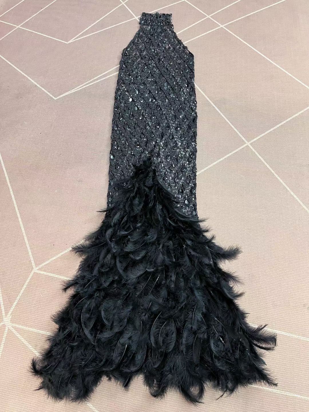 CELESINYI Shaokaojia Crystal Gem Feather Gown (Black)