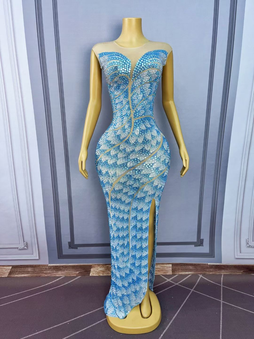 CELESINYI Linyun Crystal Scale Wave Gown