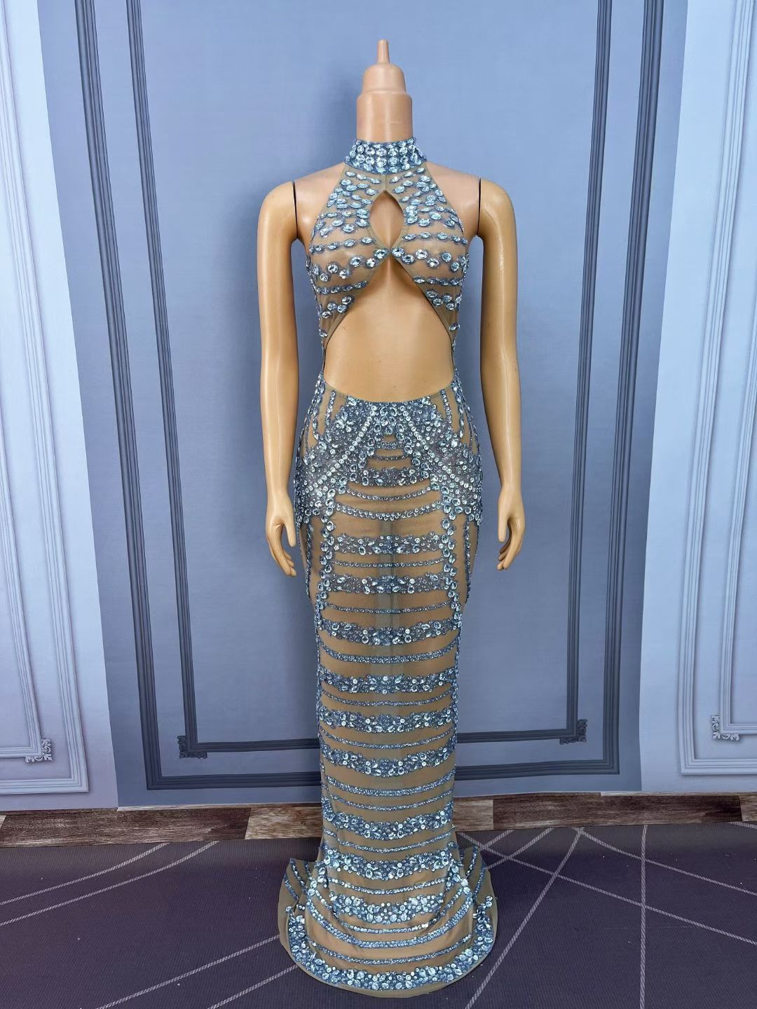 CELESINYI Lianxing Crystal Keyhole Choker Gown