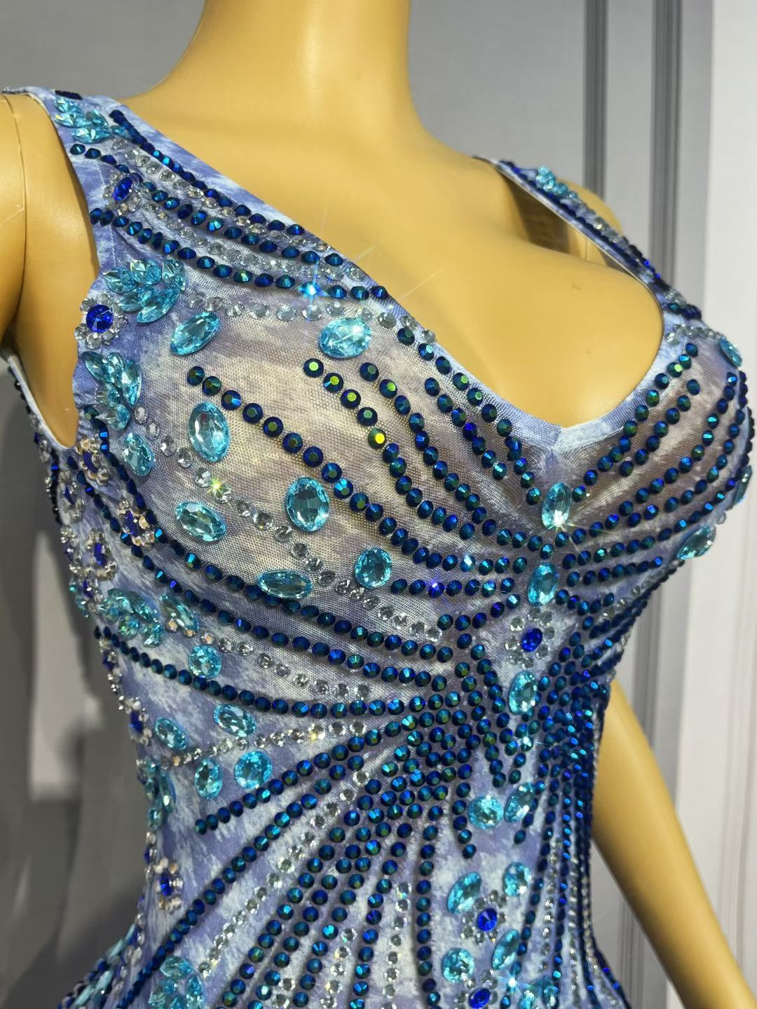 CELESINYI Lanxinglian Crystal Starburst Gown