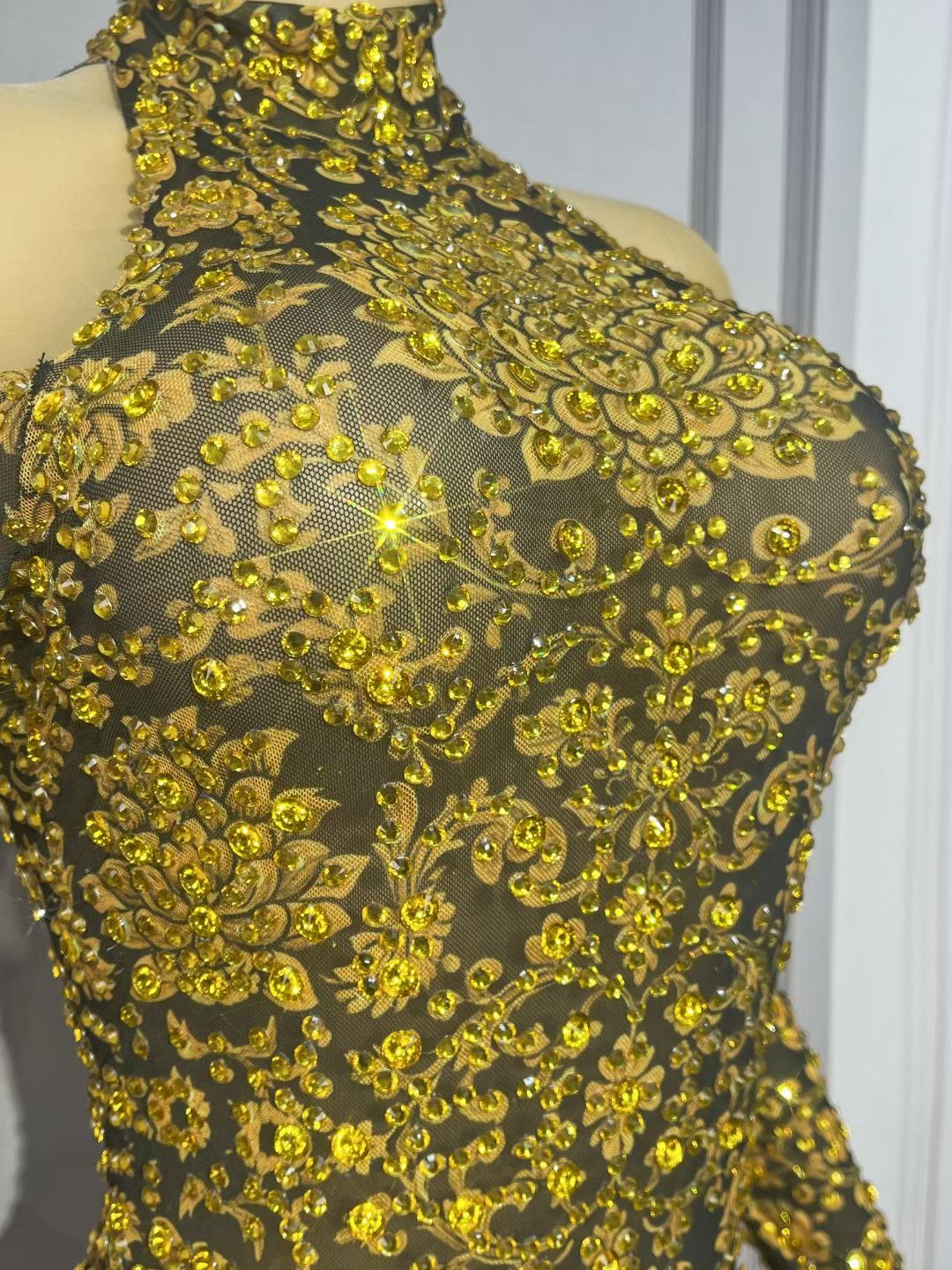 CELESINYI Jinhuanxu Crystal Gold Floral Bodysuit