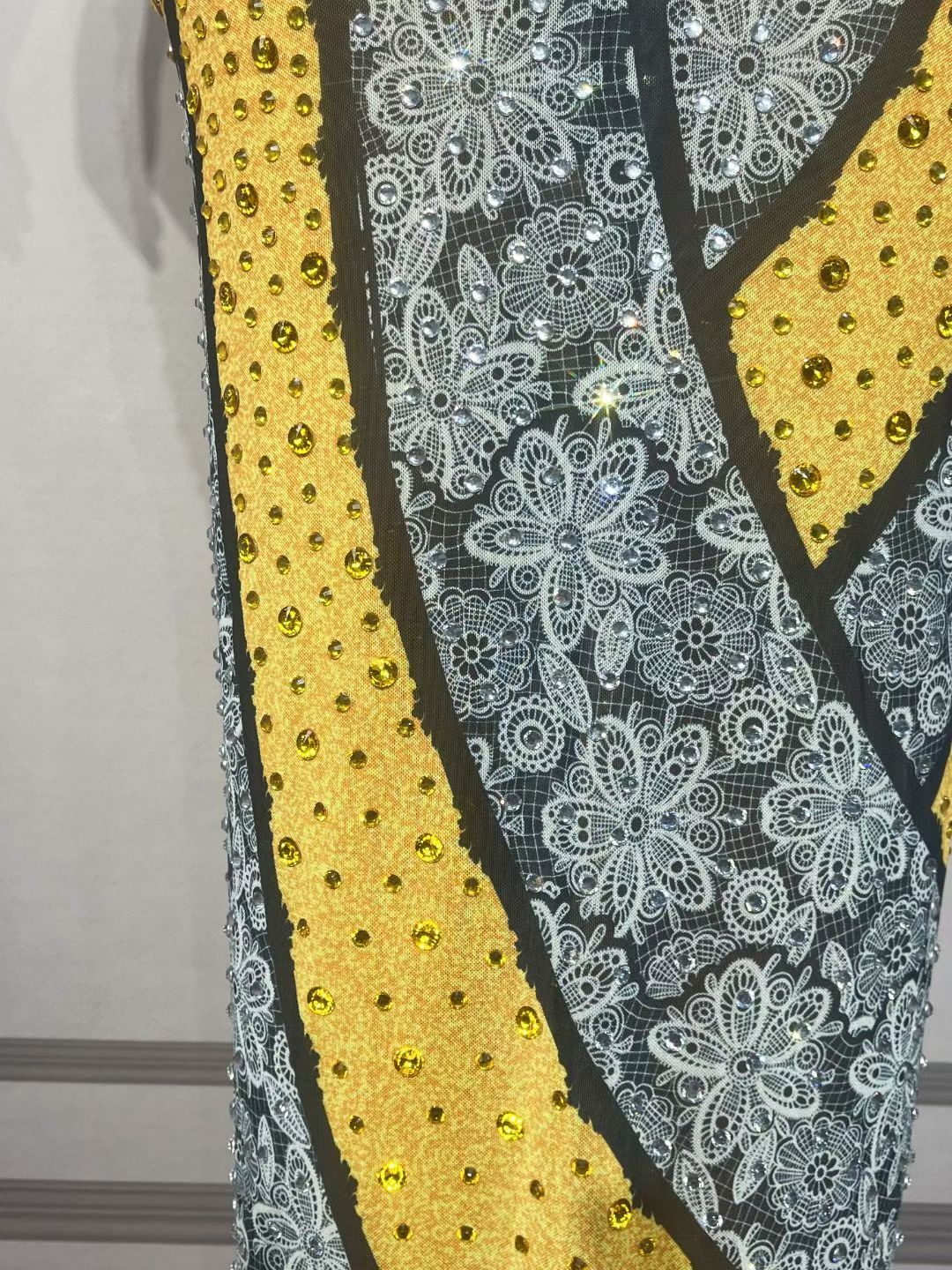 CELESINYI Huangleisi Crystal Yellow Lace Block Gown