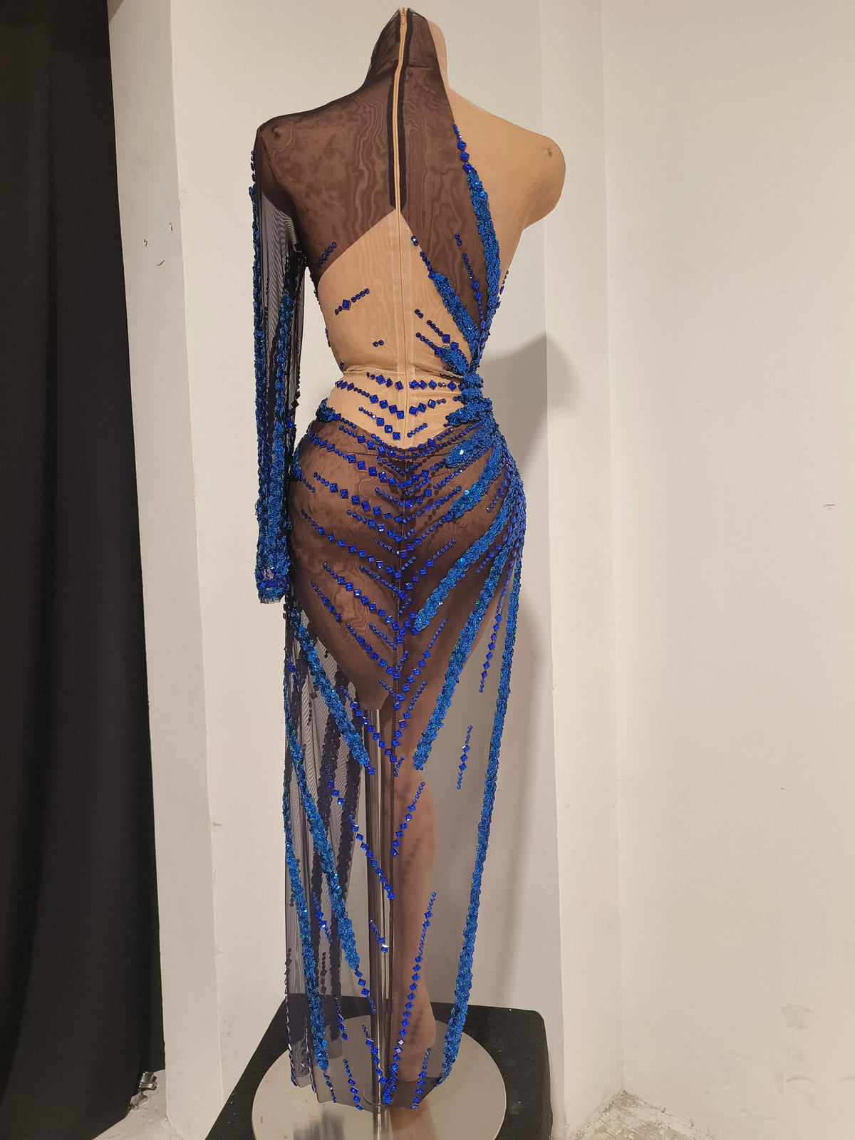 CELESINYI Penmo Crystal Royal Blue One Shoulder Gown