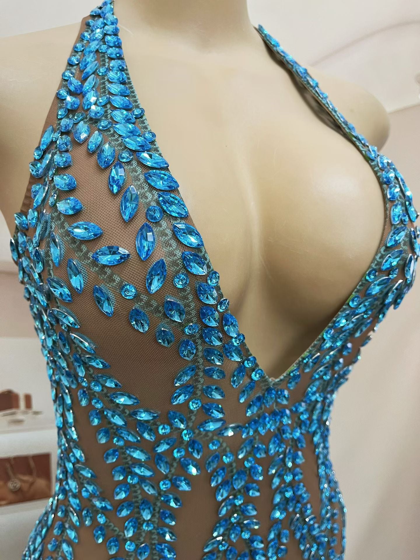 CELESINYI Tengliuzhi Crystal Vine Halter Mermaid Gown