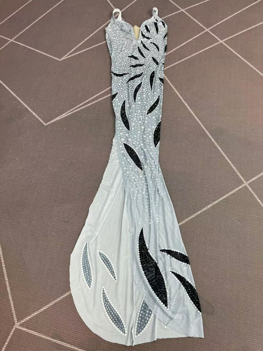 CELESINYI Daoxiaomian Crystal Leaf Print Bodycon Gown