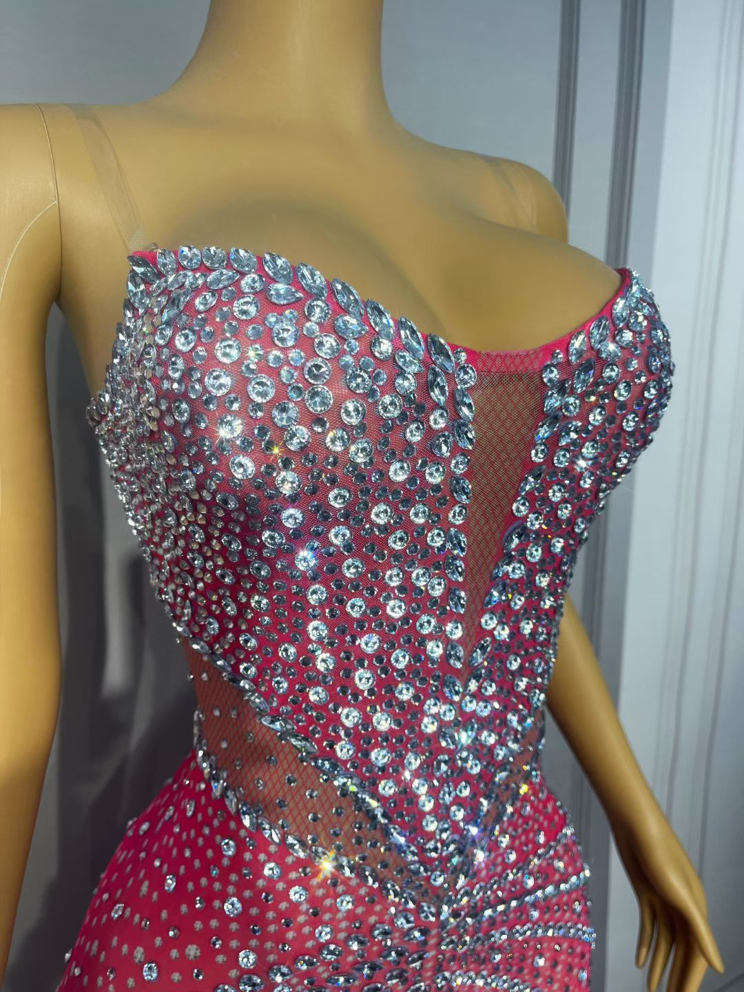CELESINYI Shuiwang Crystal Fishnet Gown (Rose Red)