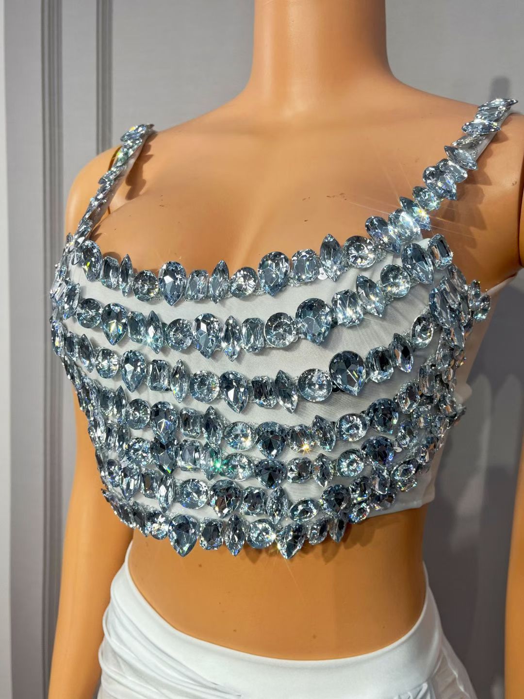 CELESINYI Beixin Crystal White Vest Gown Set