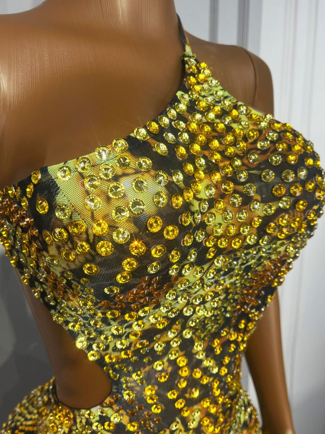 CELESINYI Hubaogun Crystal Leopard One-Shoulder Mini Dress