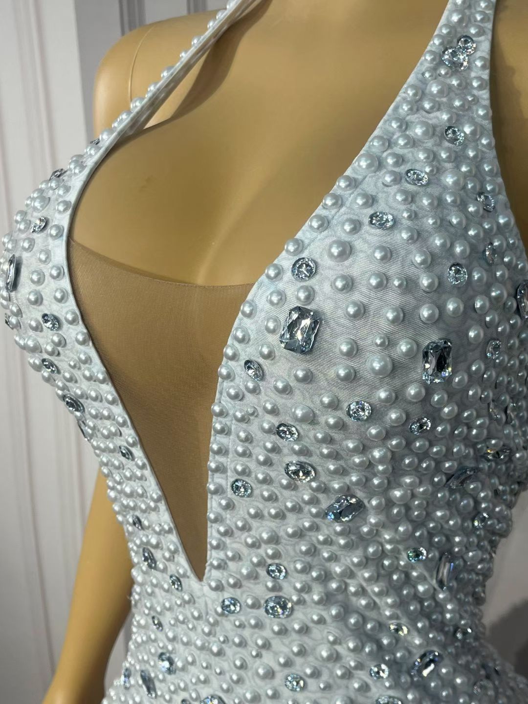 CELESINYI Baisizhu Crystal Pearl Halter Mini Dress