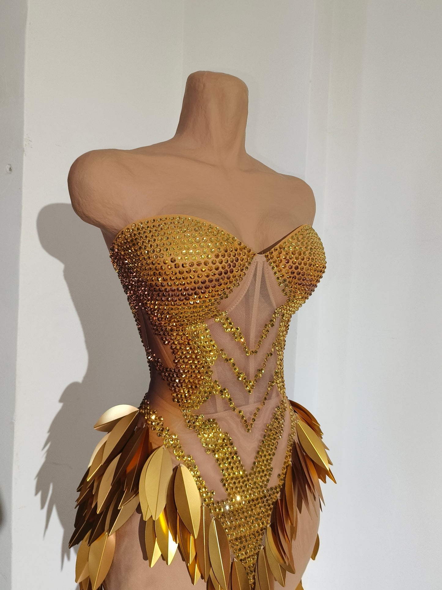 CELESINYI Yuanbao Crystal Gold Leaf Mermaid Gown