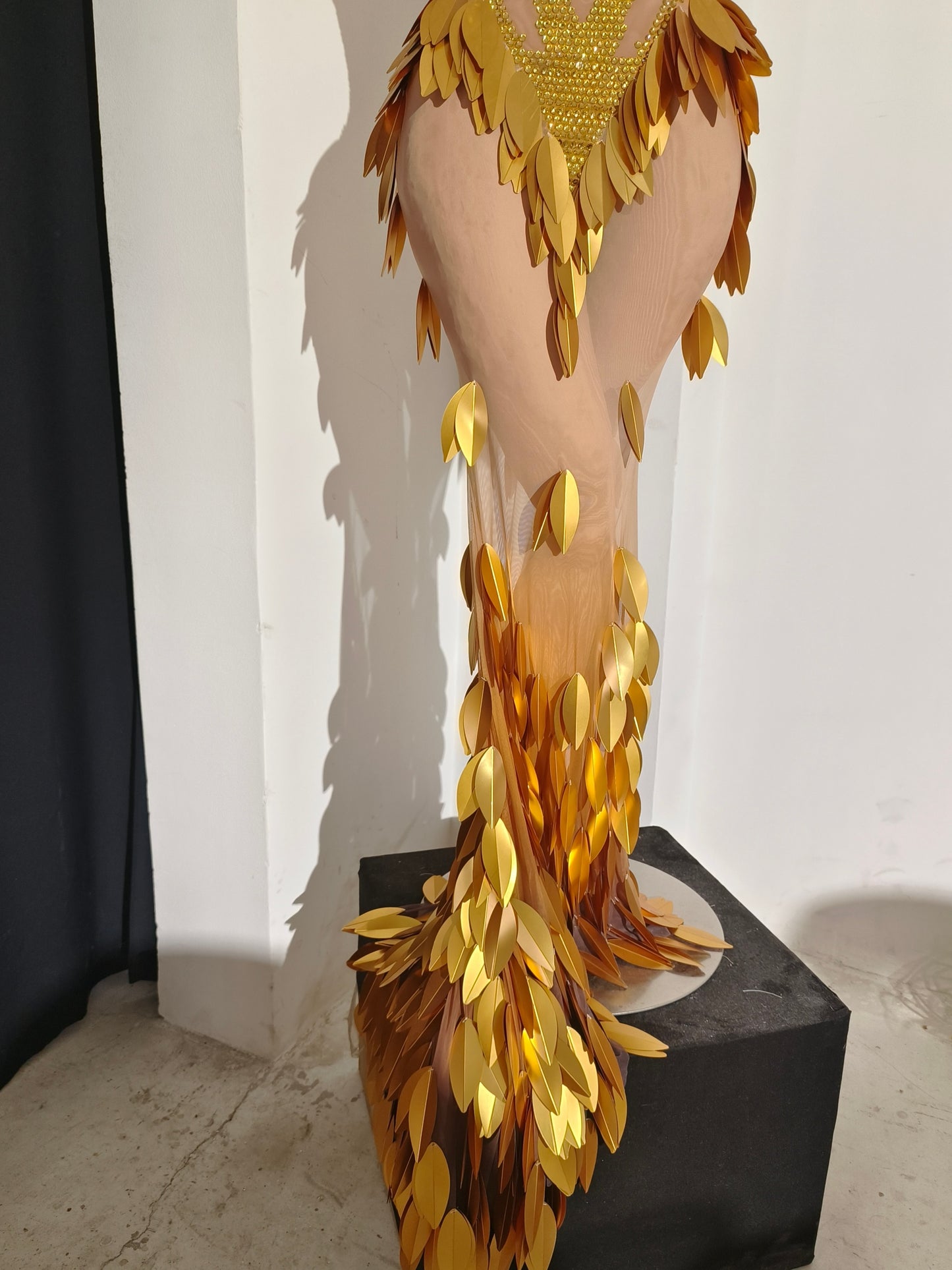 CELESINYI Yuanbao Crystal Gold Leaf Mermaid Gown
