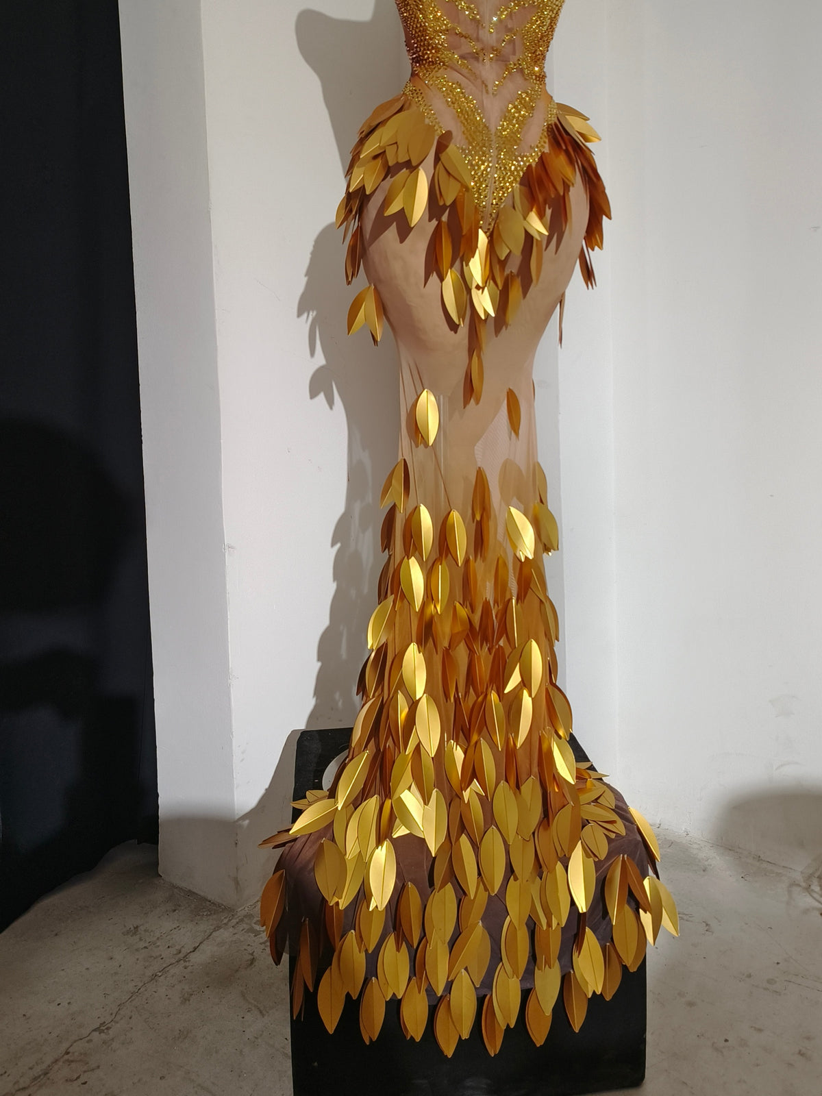 CELESINYI Yuanbao Crystal Gold Leaf Mermaid Gown