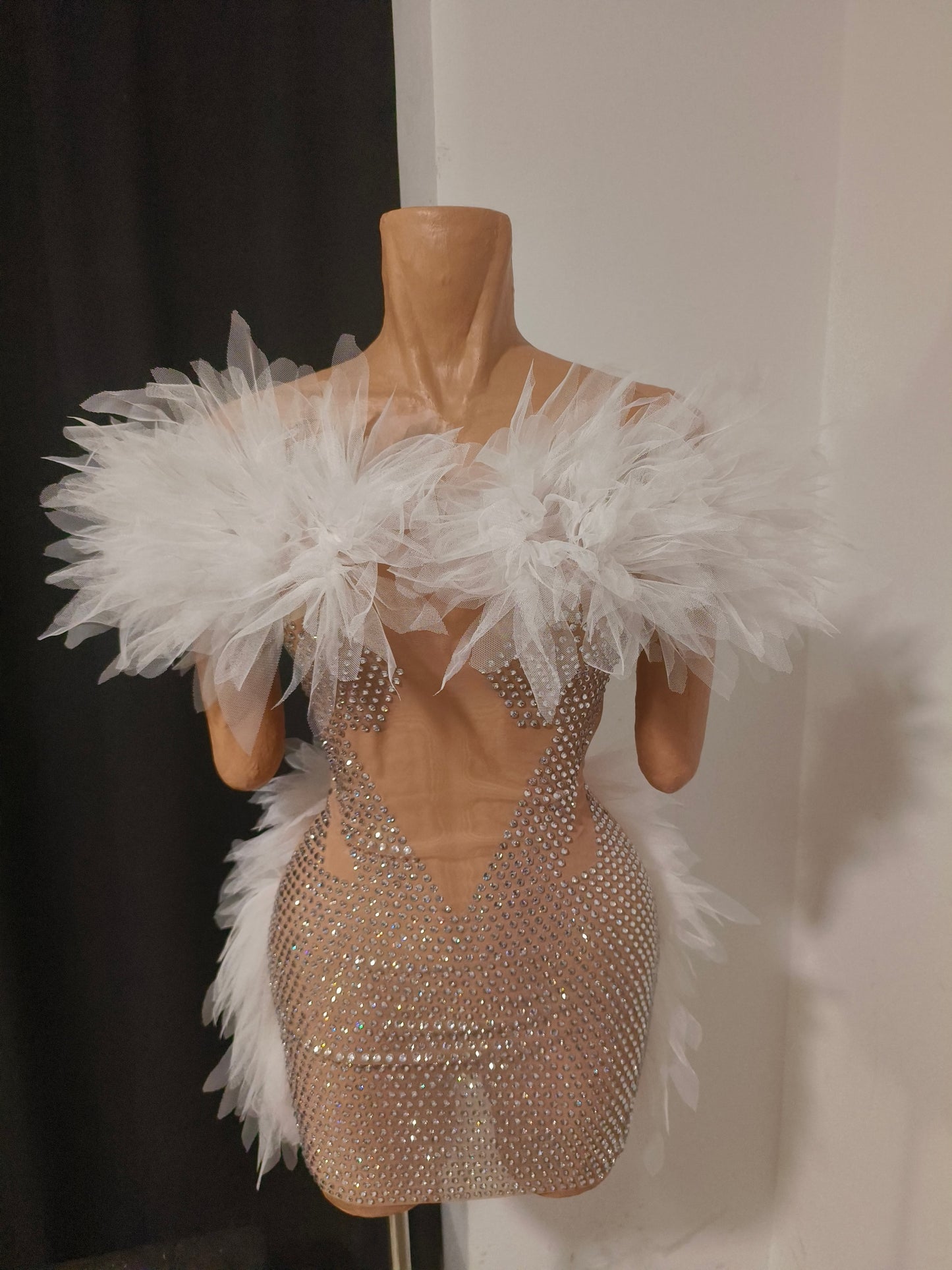 CELESINYI Shuimian Crystal White Off Shoulder Mini Dress