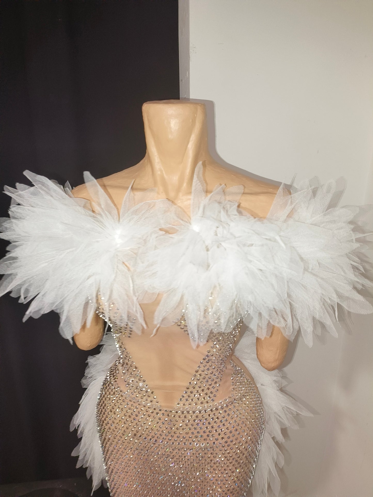CELESINYI Shuimian Crystal White Off Shoulder Mini Dress