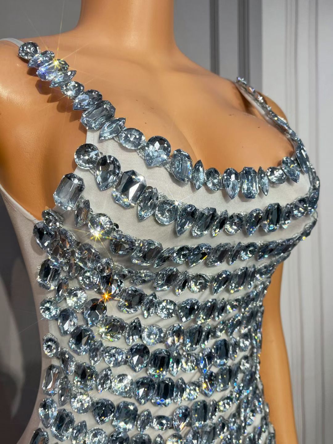 CELESINYI Beixin Crystal Scoop Tank Gown