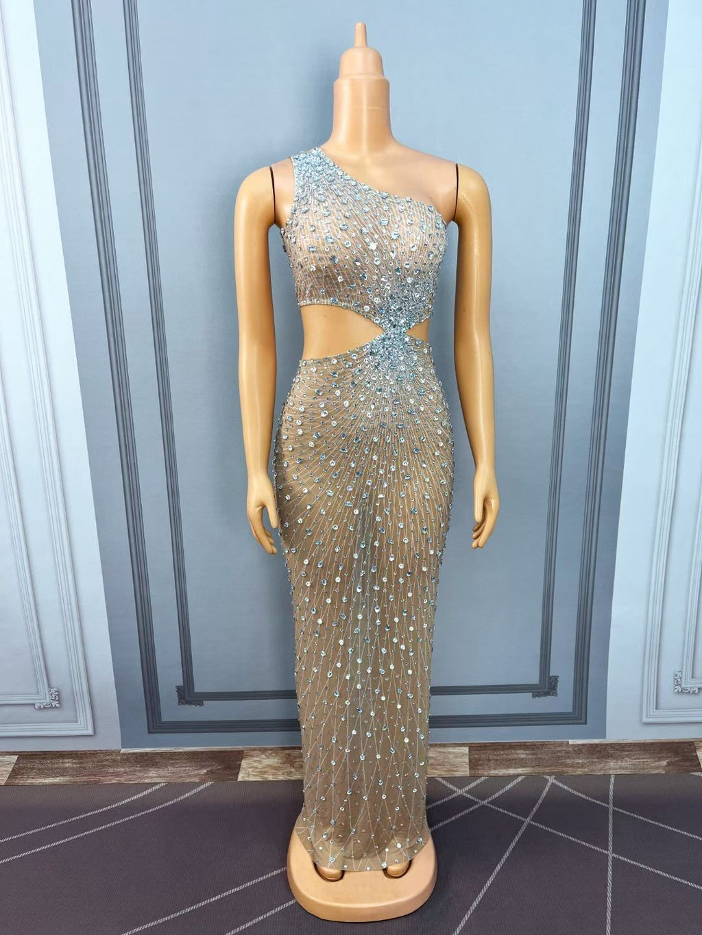 CELESINYI Shuijiliu Crystal Radiant One-Shoulder Gown