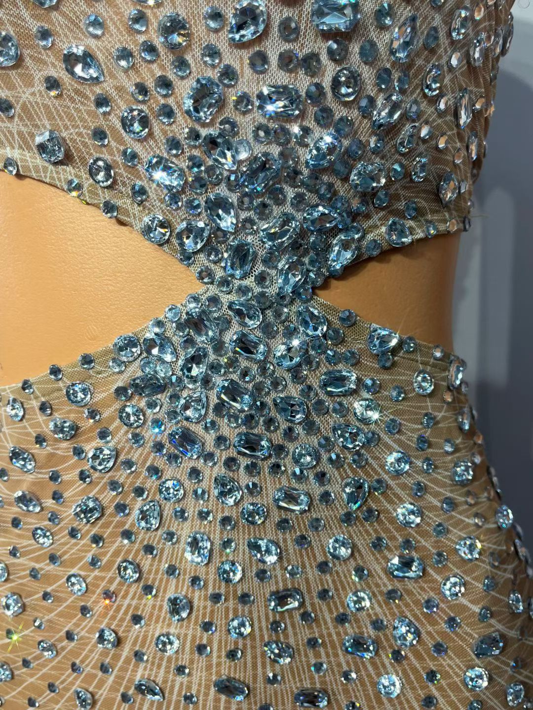 CELESINYI Shuijiliu Crystal Radiant One-Shoulder Gown