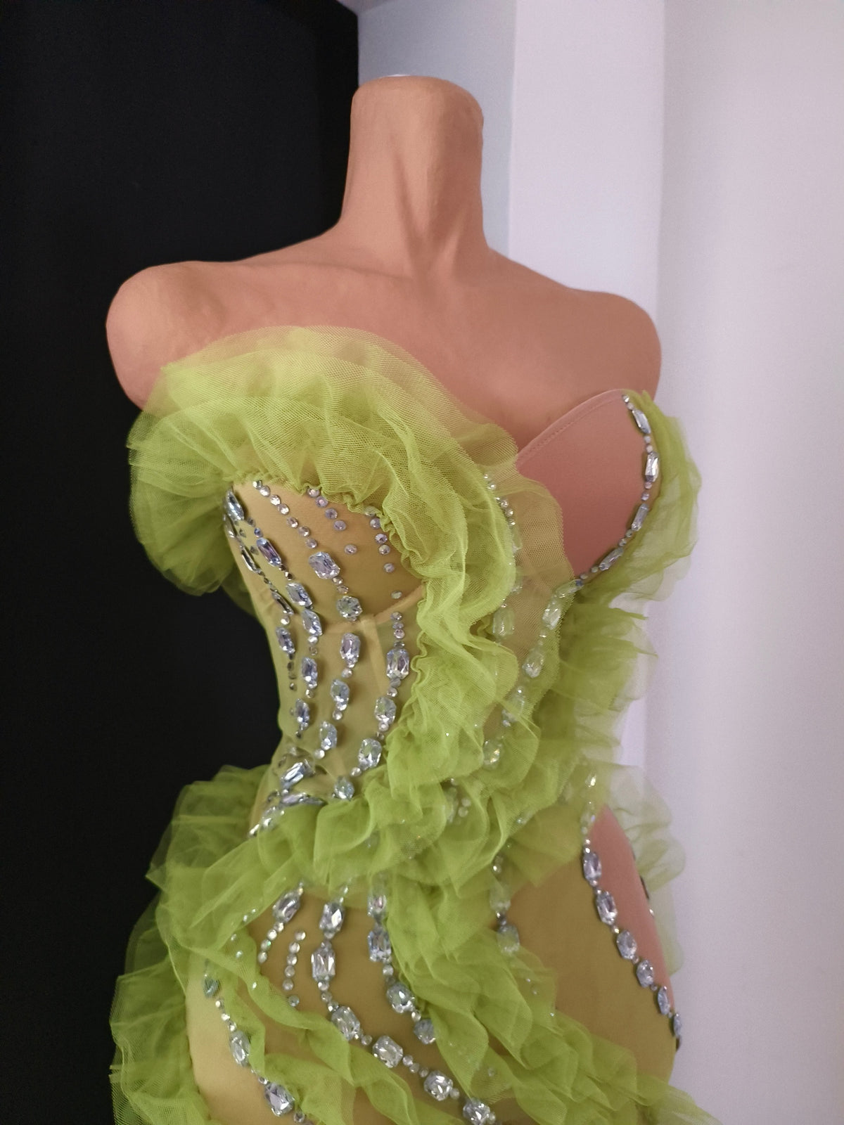 CELESINYI Shuizao Crystal Lime Ruffle Mini Dress