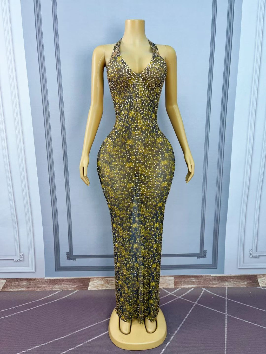 CELESINYI Baihualin Crystal Amber Halter Gown