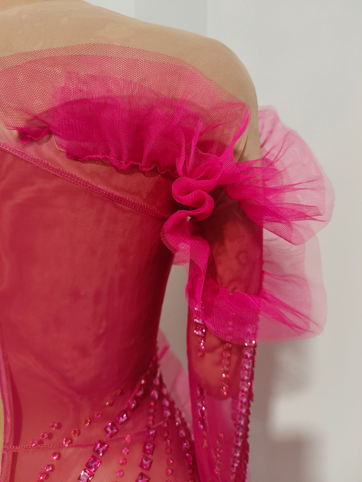 CELESINYI Huahun Crystal Fuchsia Ruffle Catsuit