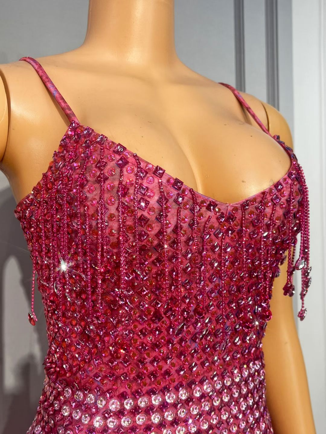 CELESINYI Fenhuopo Crystal Fuchsia Fringe Mini Dress