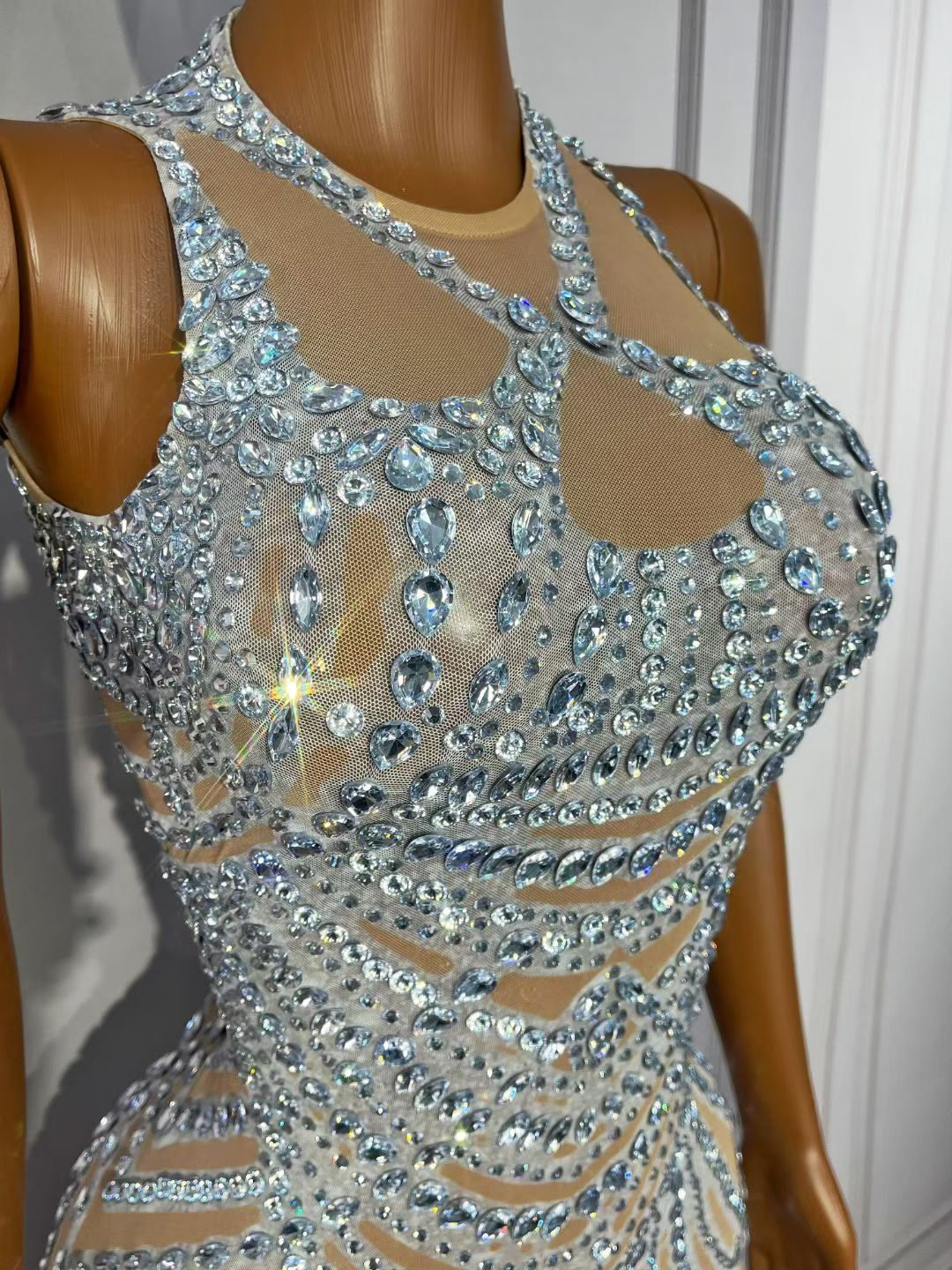 CELESINYI Tiexianquan Crystal Spiral Gown