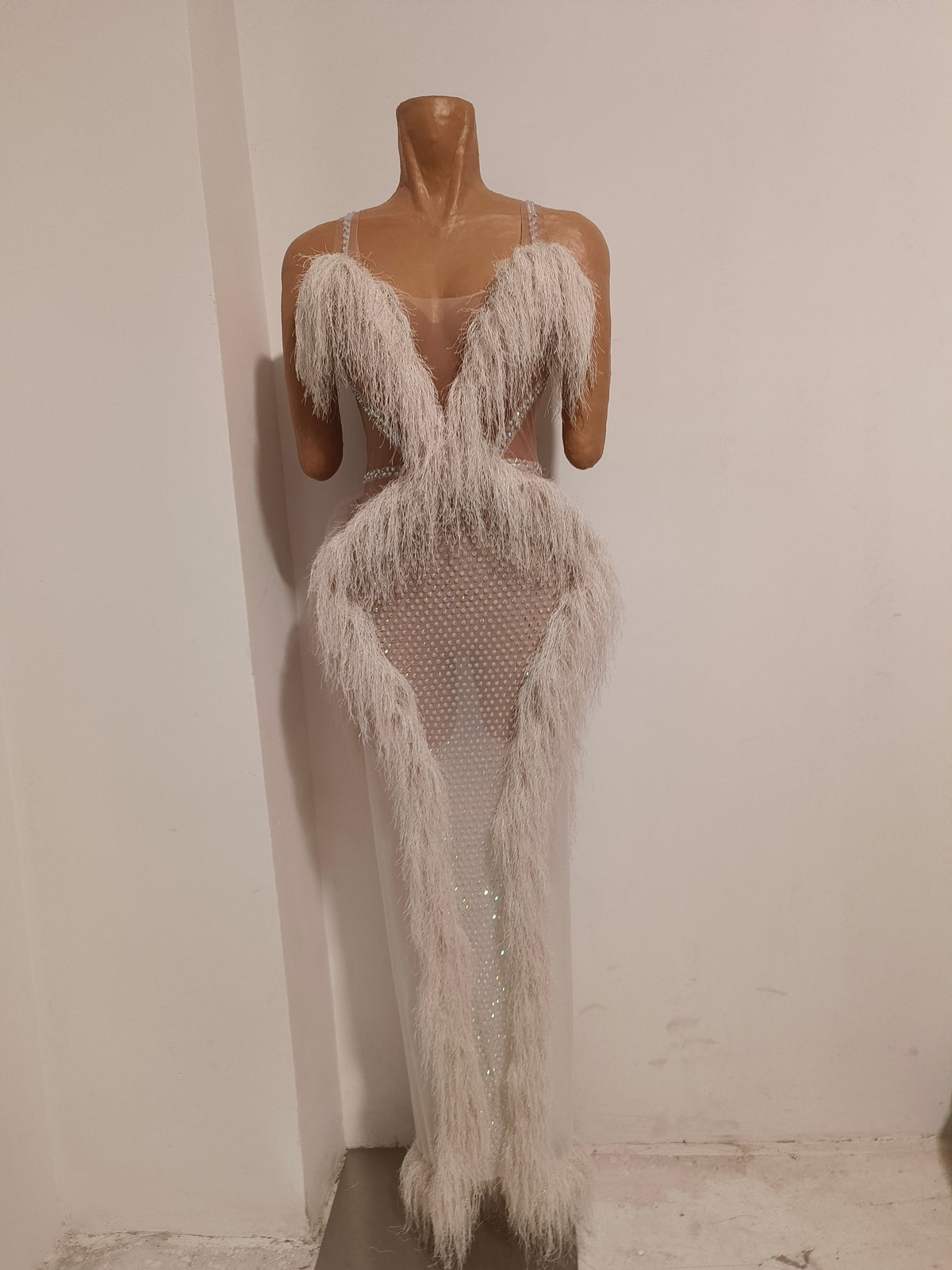 CELESINYI Xuelu Crystal Ivory Feather Gown