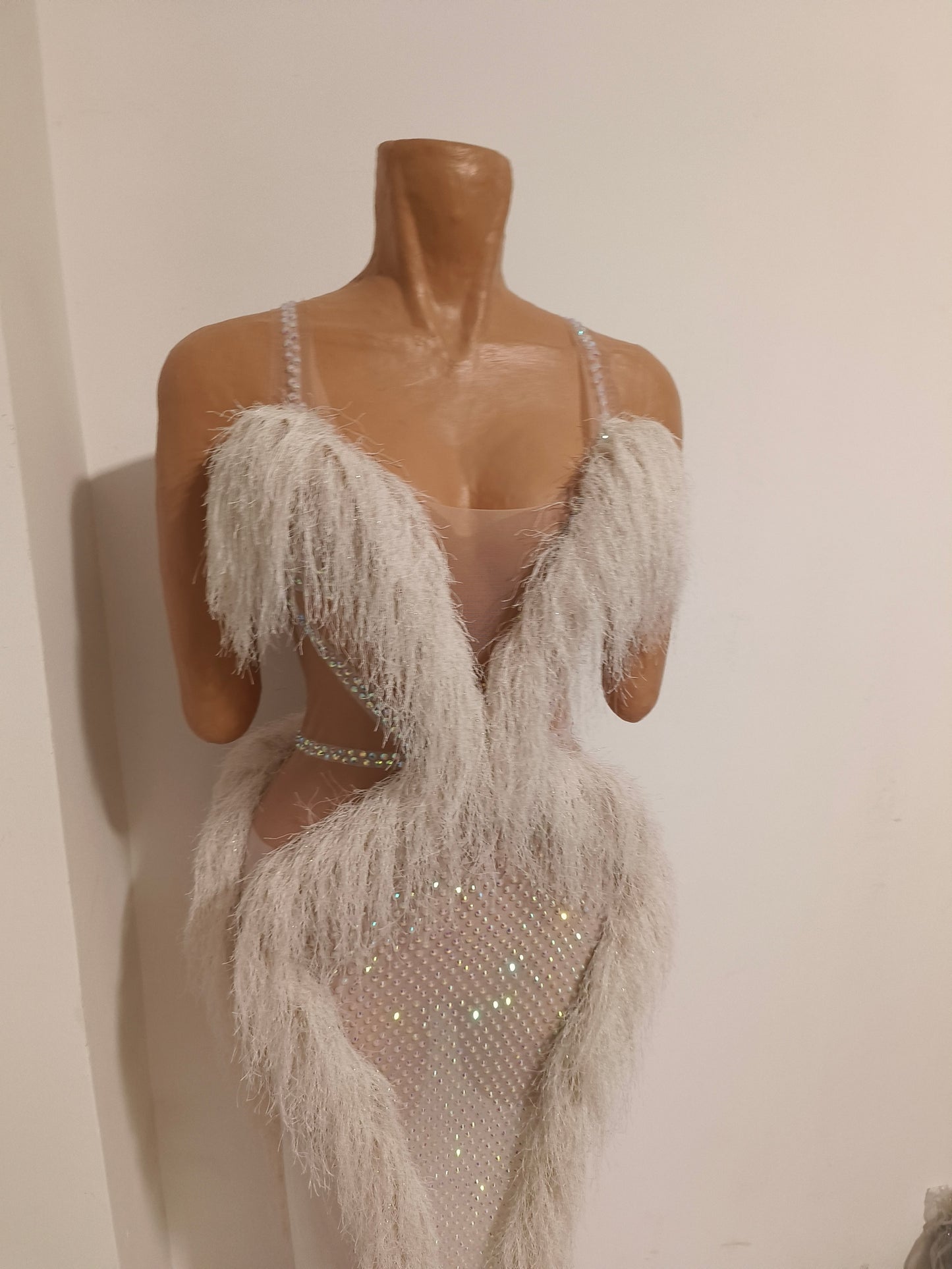 CELESINYI Xuelu Crystal Ivory Feather Gown