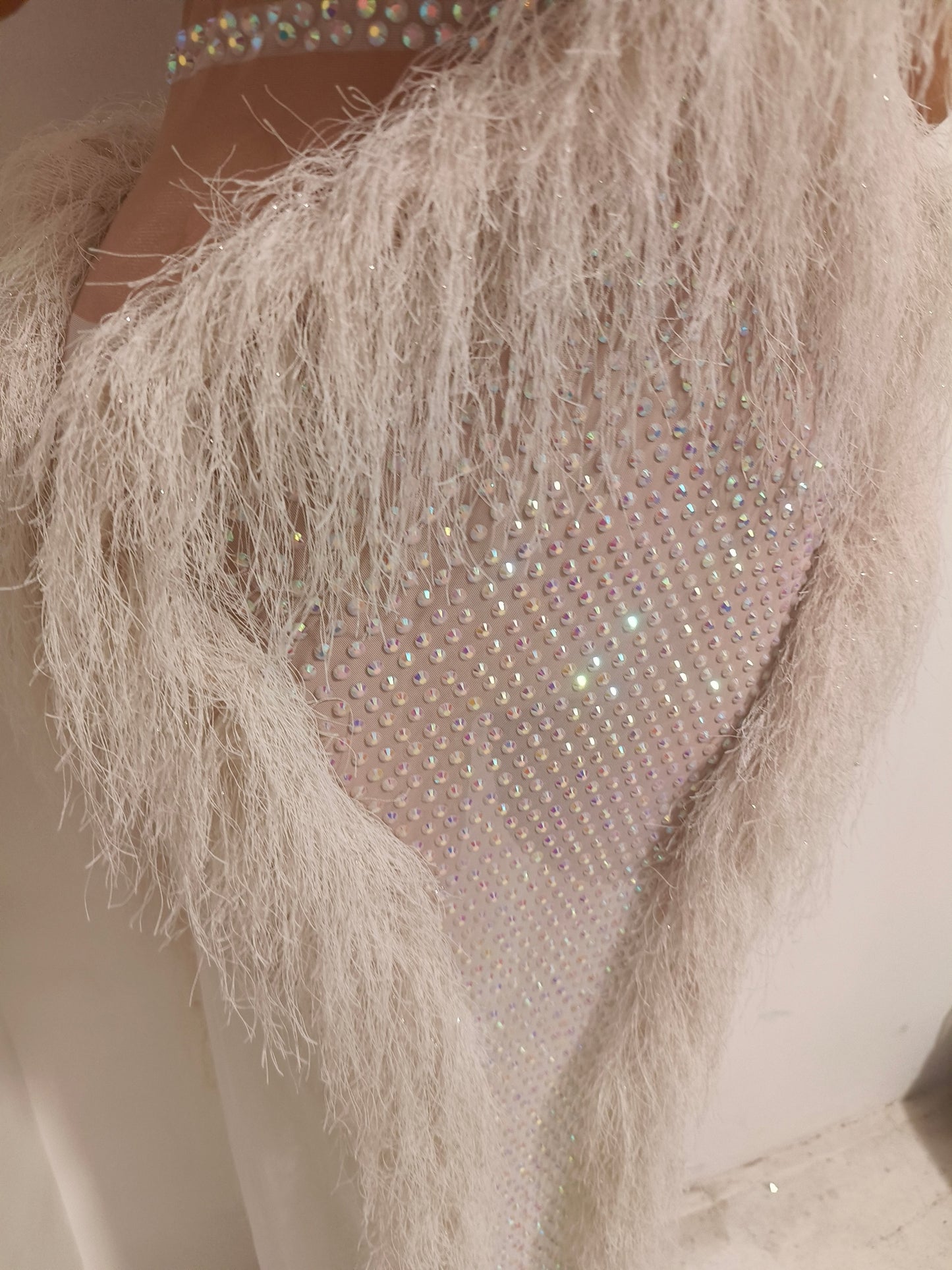 CELESINYI Xuelu Crystal Ivory Feather Gown