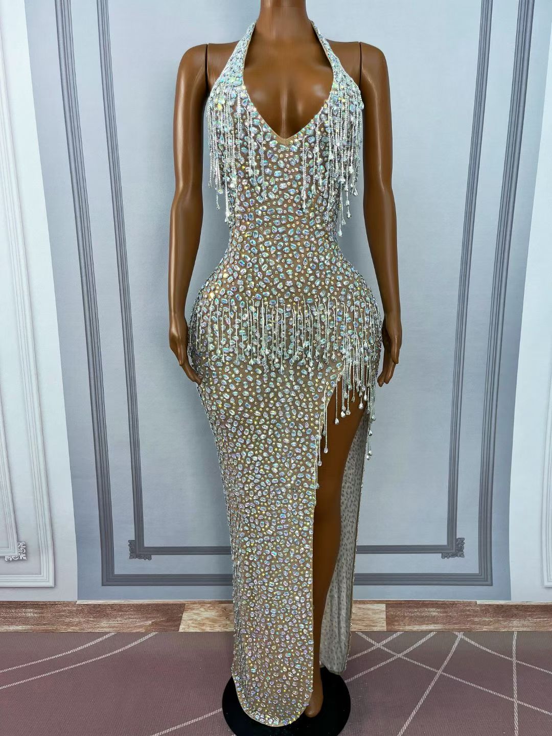 CELESINYI Wulongweibo Crystal Fringe Halter Gown