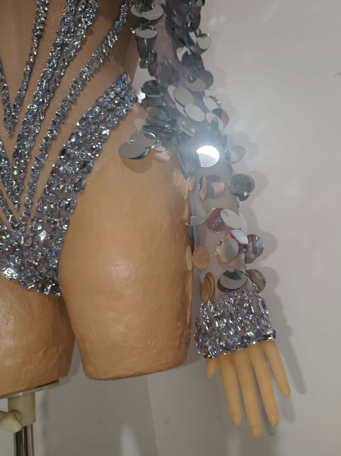 CELESINYI Shuiyue Crystal Silver Sequin Bodysuit