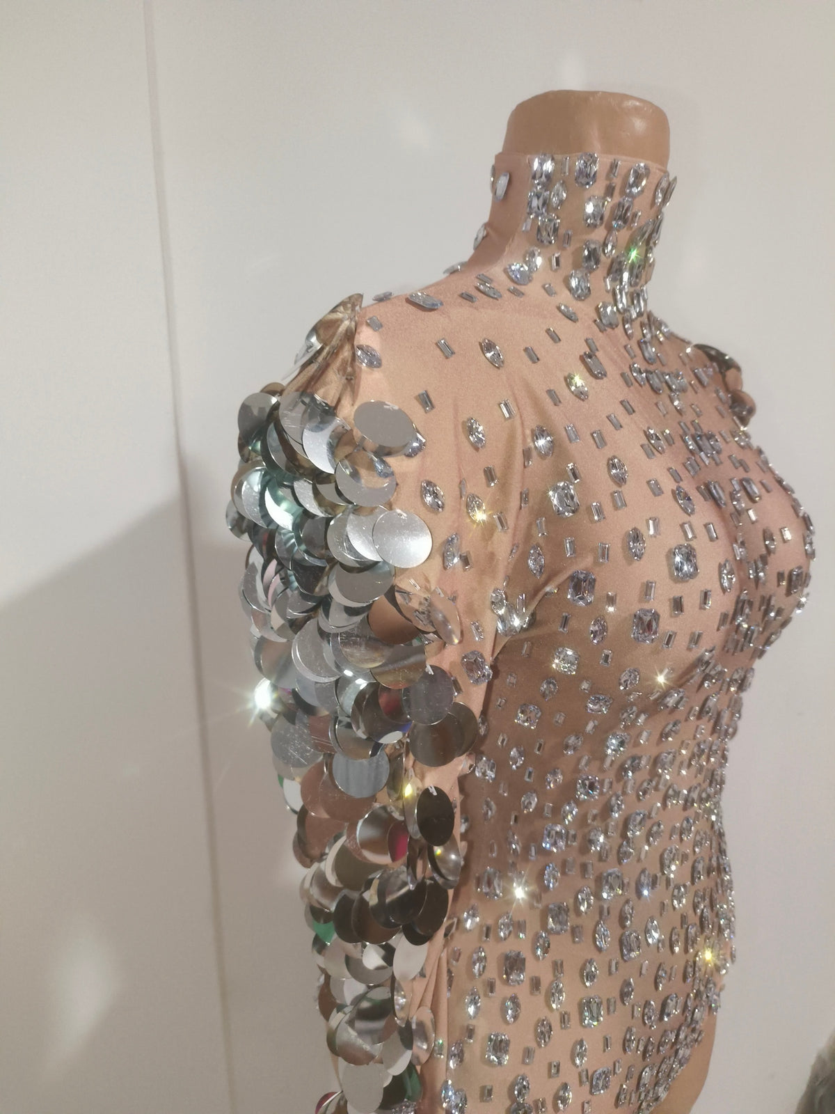CELESINYI Linyu Rhinestone Streamer Bodysuit