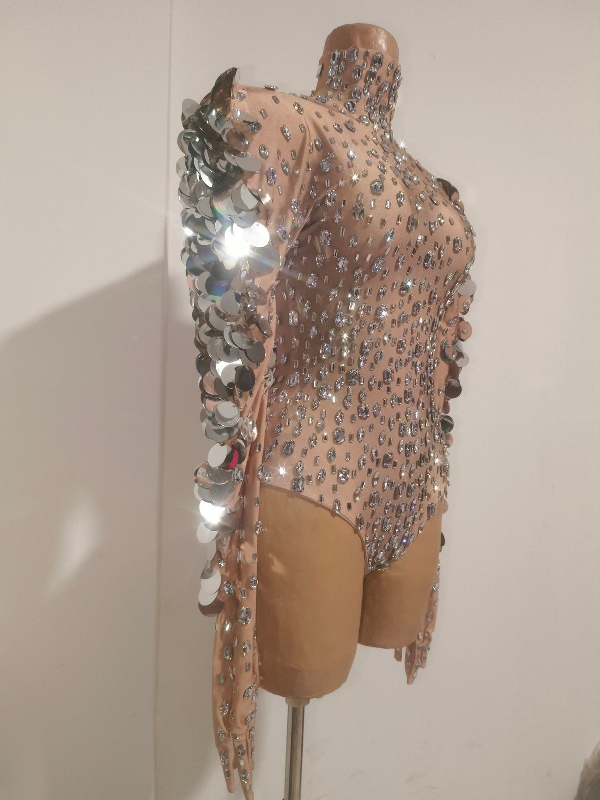 CELESINYI Linyu Rhinestone Streamer Bodysuit