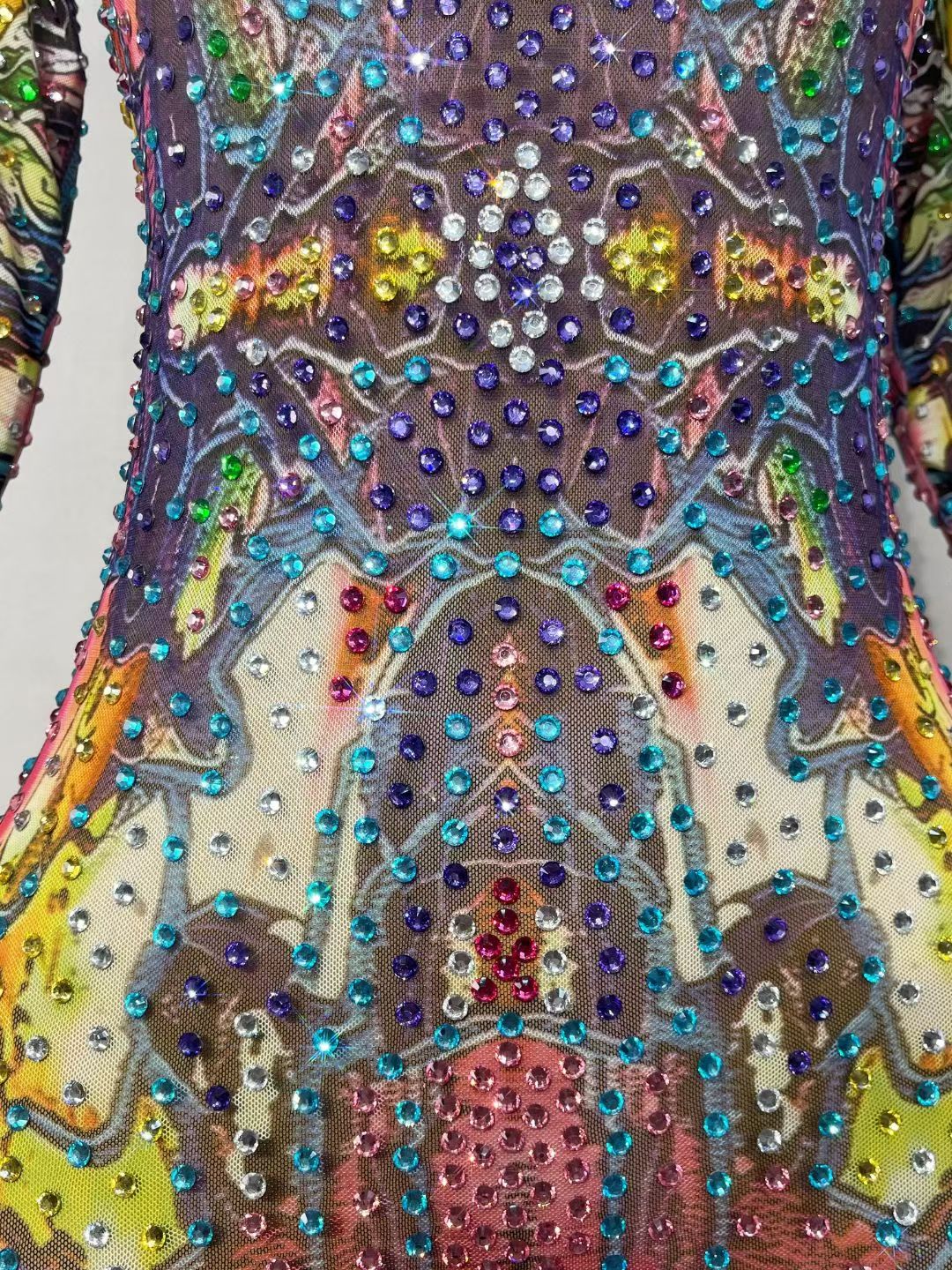 CELESINYI Chouxianghua Crystal Abstract Print Dress