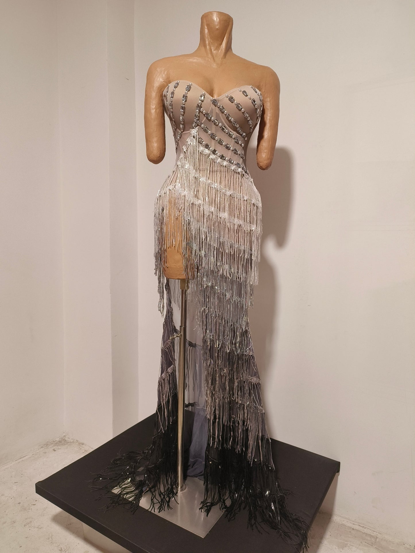 CELESINYI Shenchen Crystal Gradient Fringe Gown