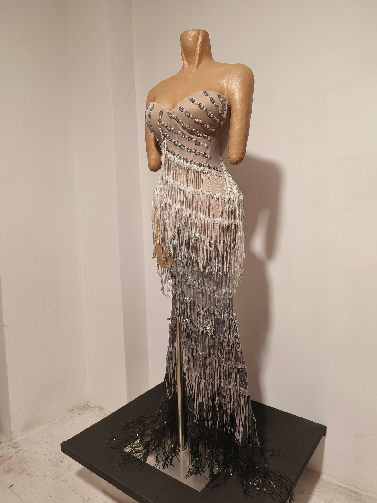 CELESINYI Shenchen Crystal Gradient Fringe Gown