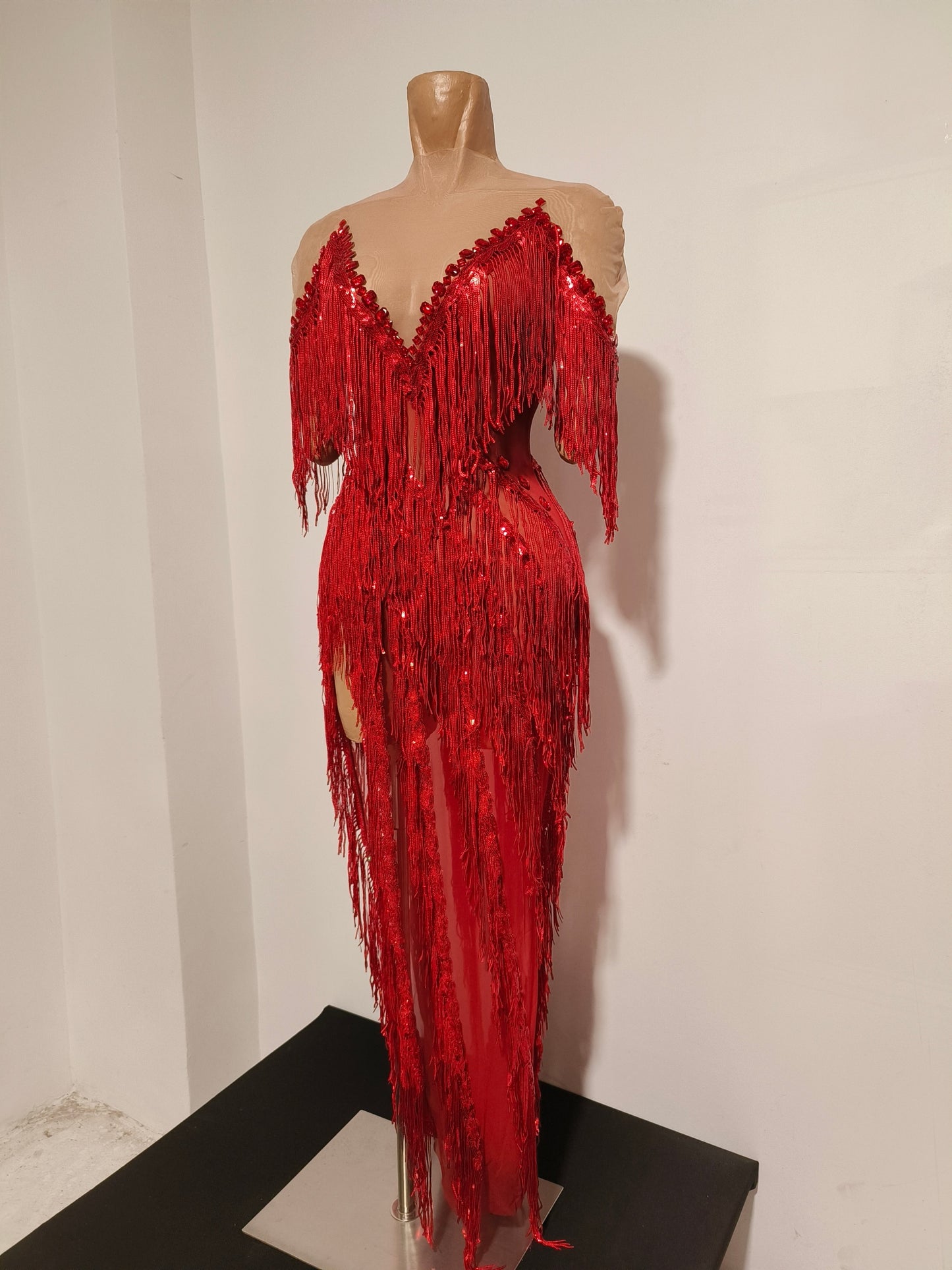 CELESINYI Lazhu Rhinestone Red Fringe Gown