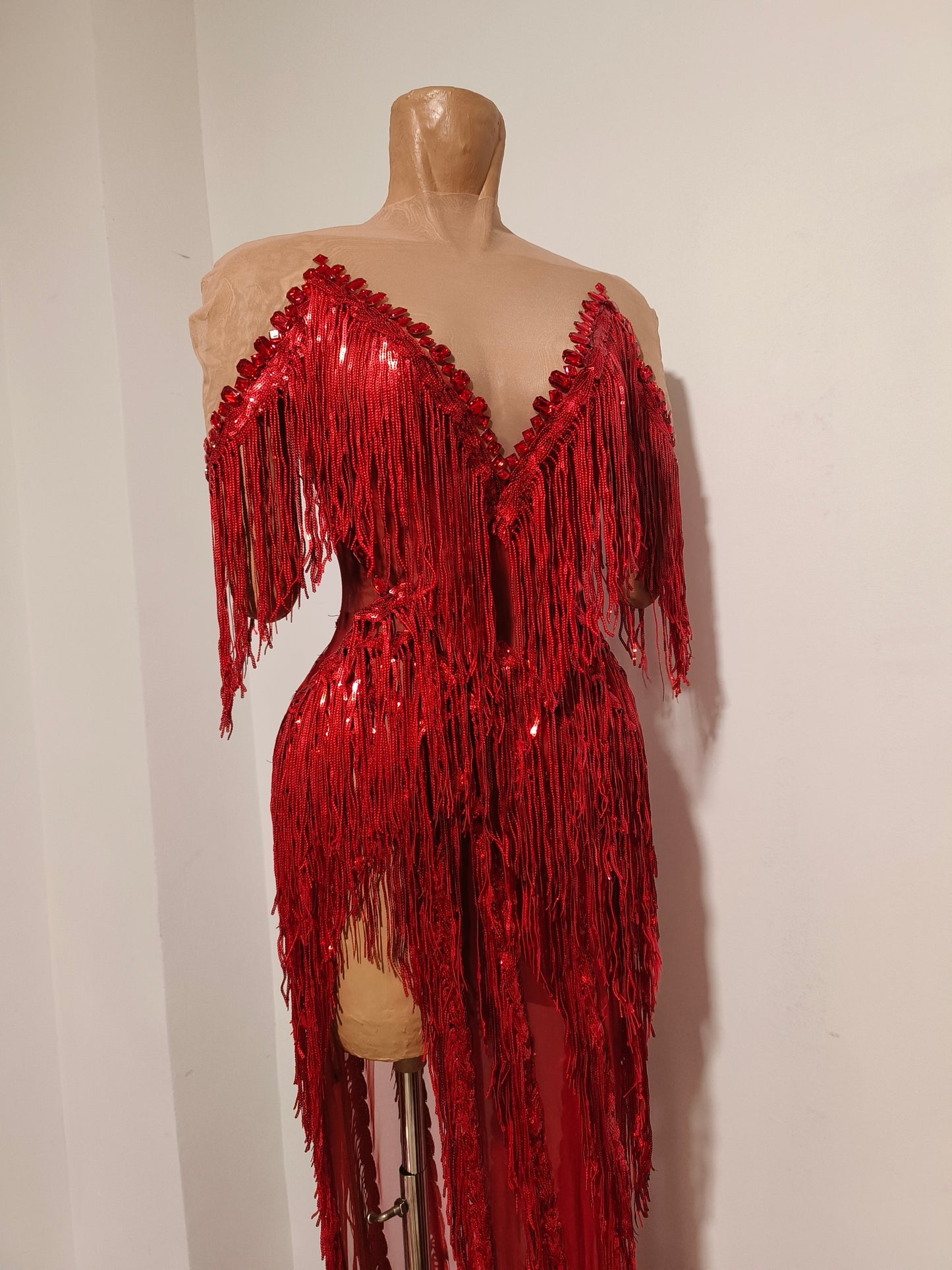 CELESINYI Lazhu Rhinestone Red Fringe Gown