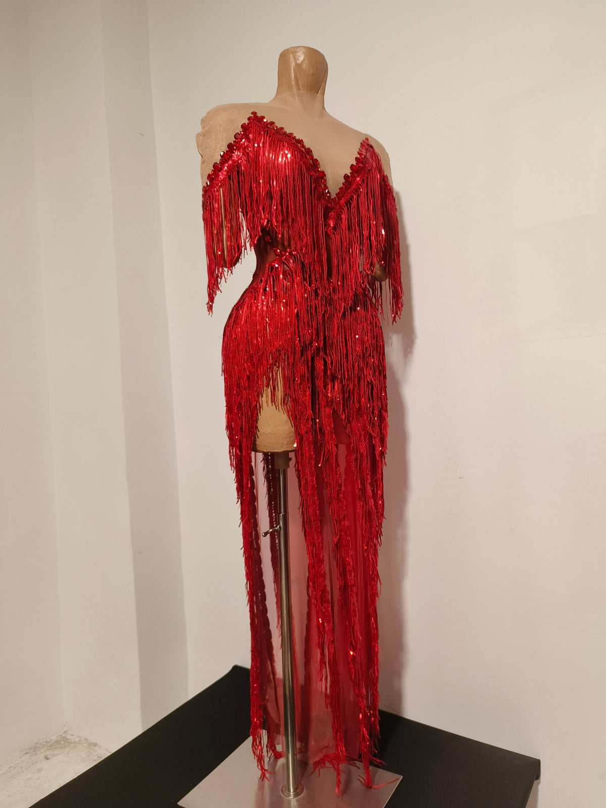 CELESINYI Lazhu Rhinestone Red Fringe Gown