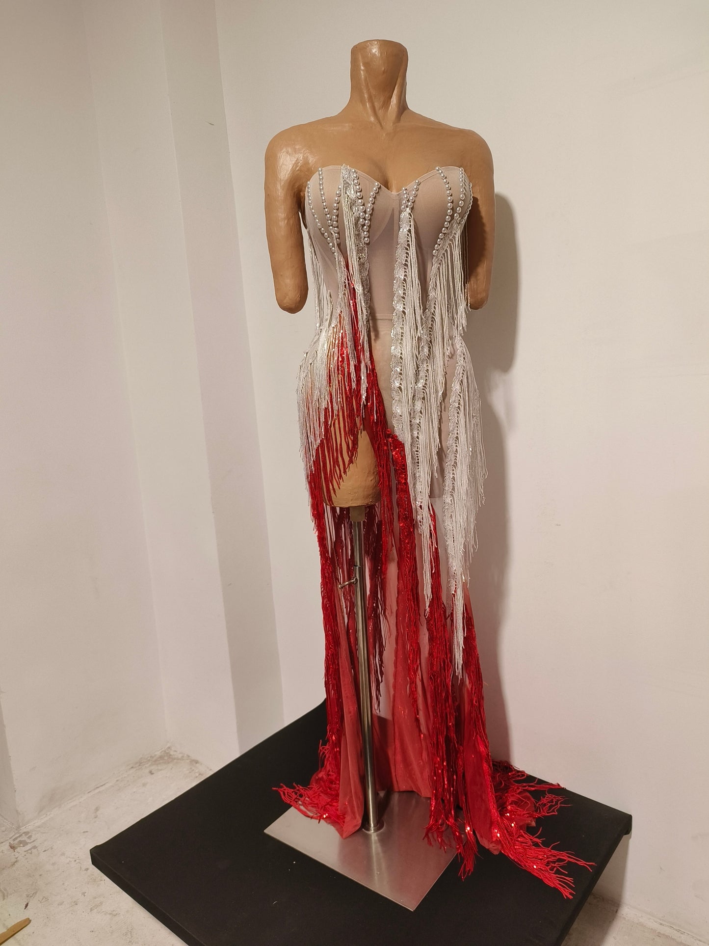 CELESINYI Xuemai Crystal Red White Fringe Gown