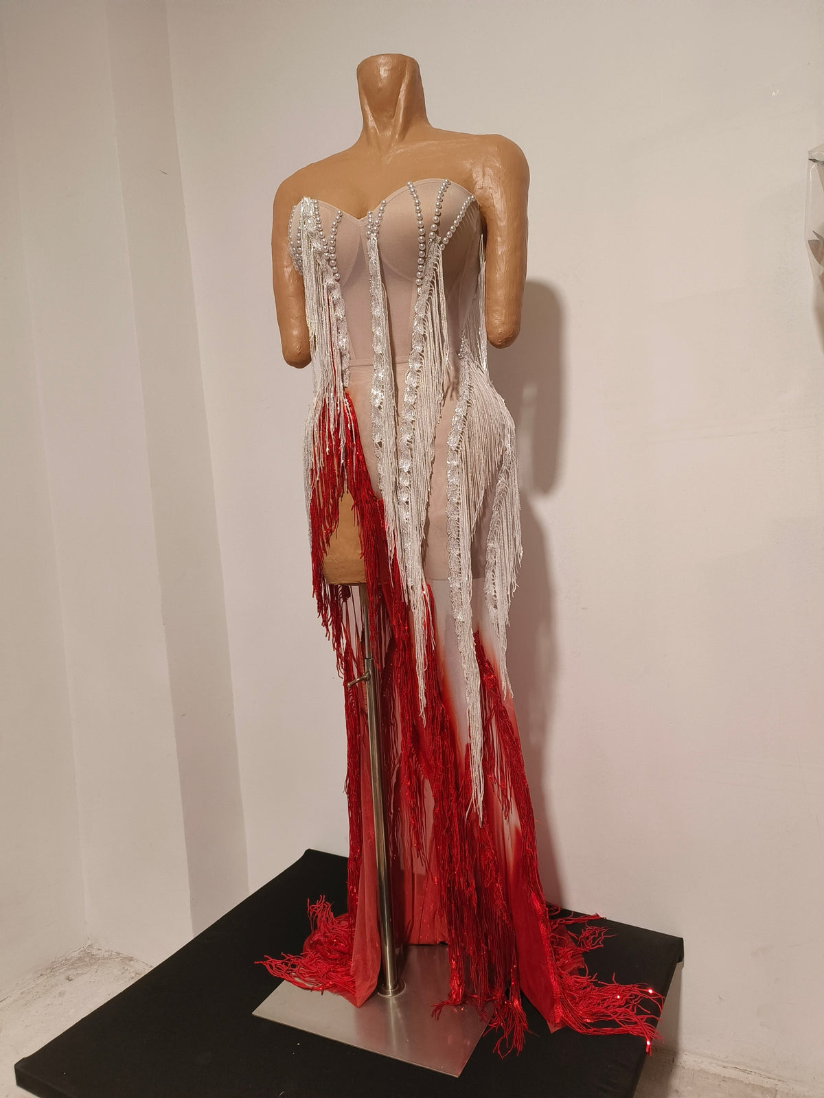 CELESINYI Xuemai Crystal Red White Fringe Gown