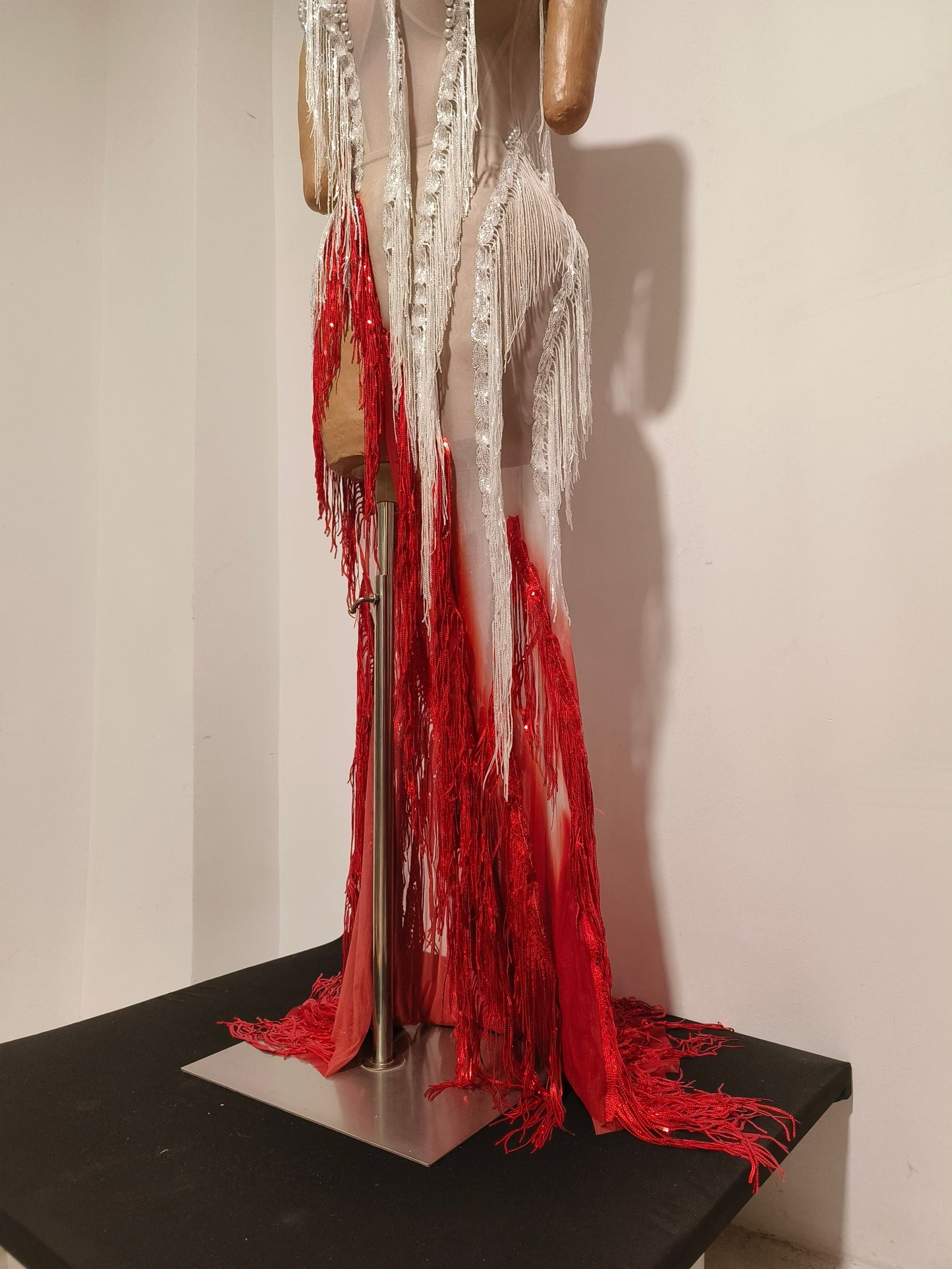 CELESINYI Xuemai Crystal Red White Fringe Gown
