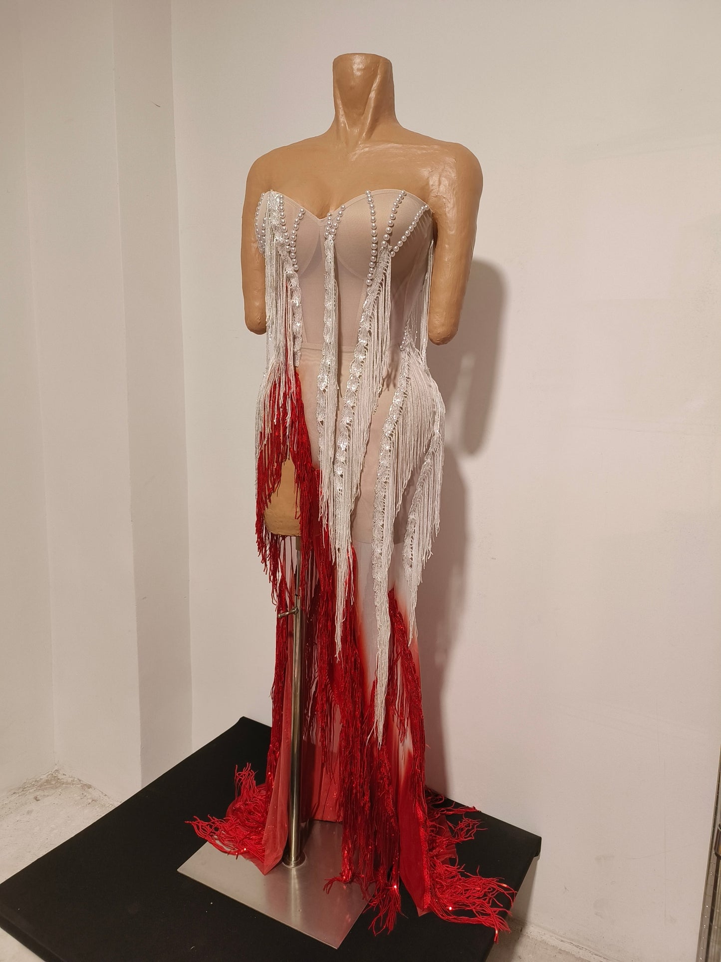 CELESINYI Xuemai Crystal Red White Fringe Gown