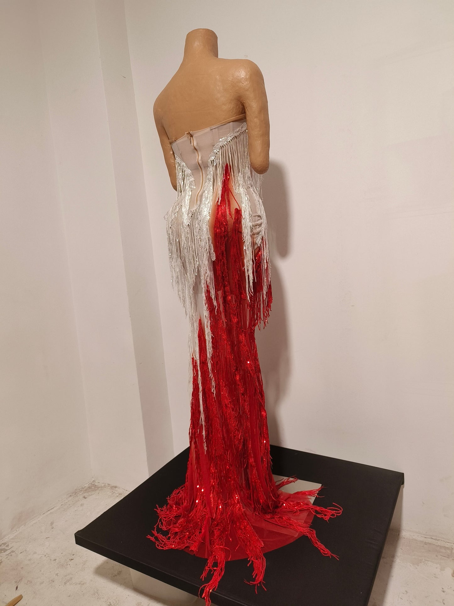 CELESINYI Xuemai Crystal Red White Fringe Gown
