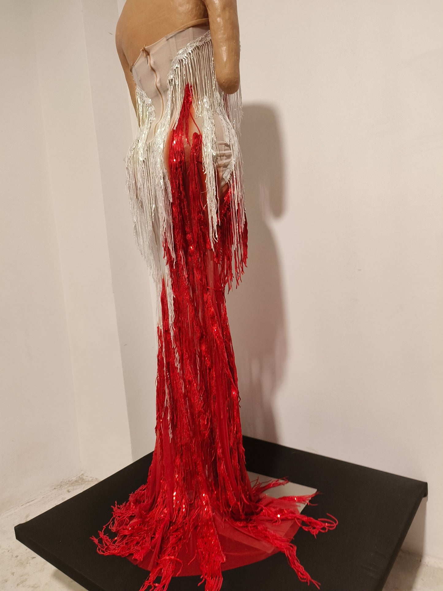 CELESINYI Xuemai Crystal Red White Fringe Gown