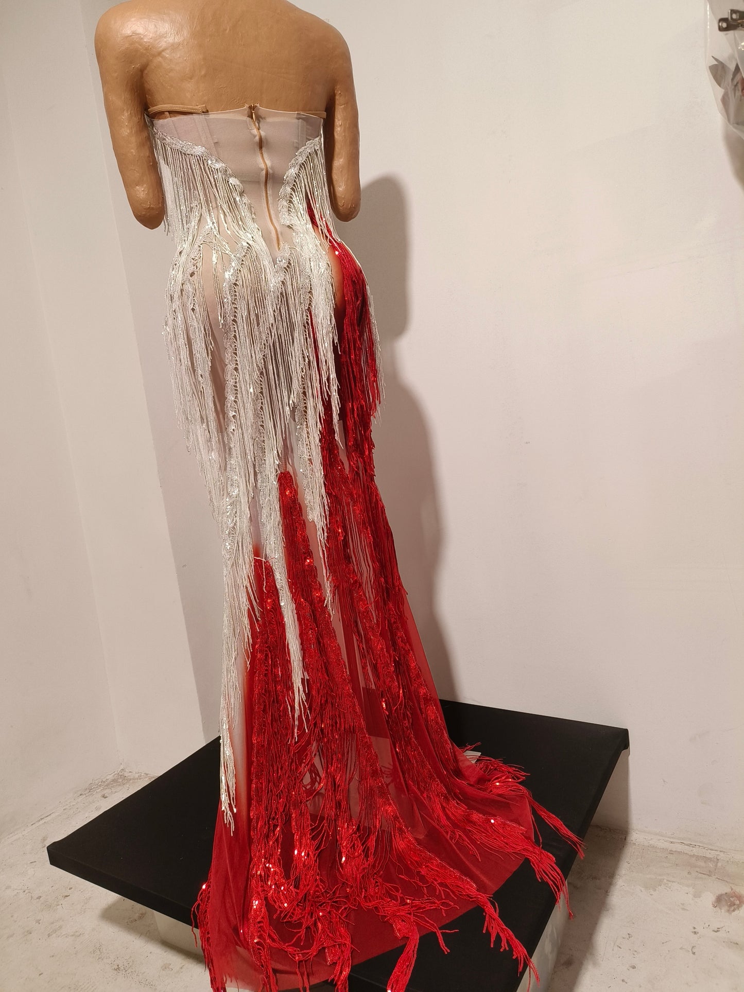 CELESINYI Xuemai Crystal Red White Fringe Gown