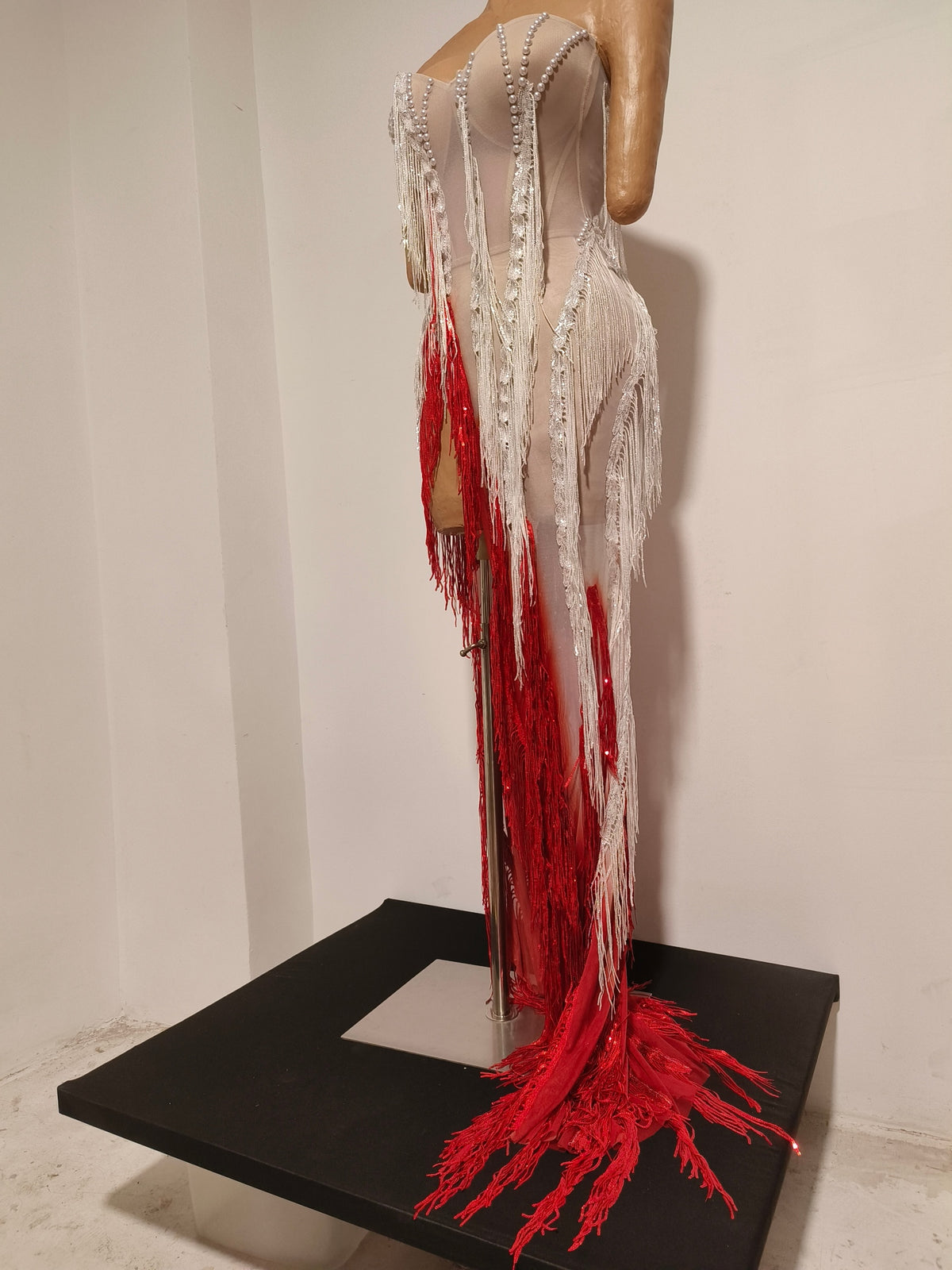 CELESINYI Xuemai Crystal Red White Fringe Gown