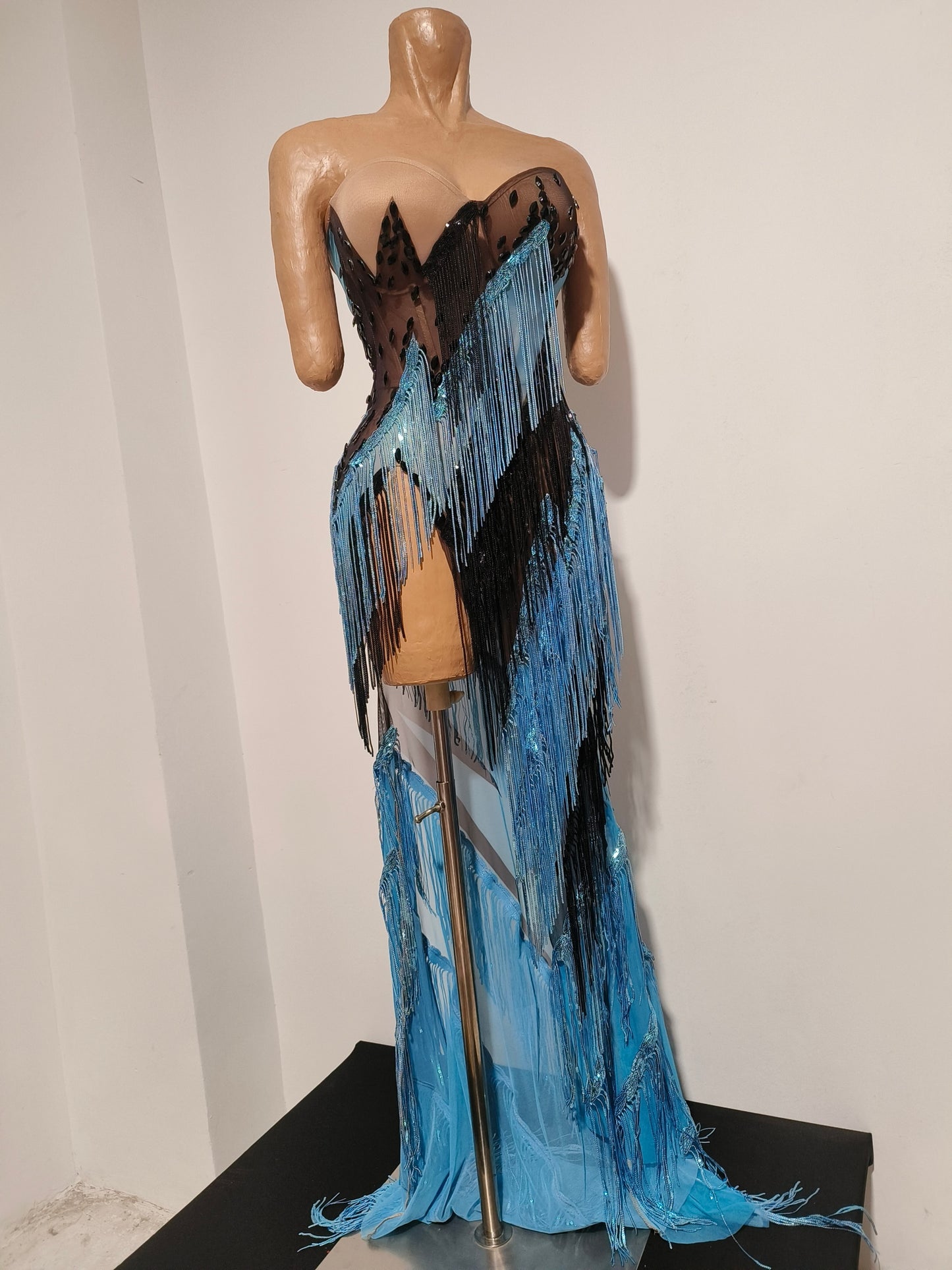 CELESINYI Qinggao Rhinestone Blue Black Fringe Gown