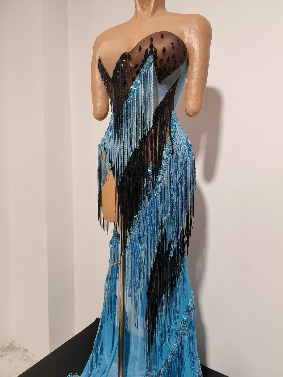 CELESINYI Qinggao Rhinestone Blue Black Fringe Gown