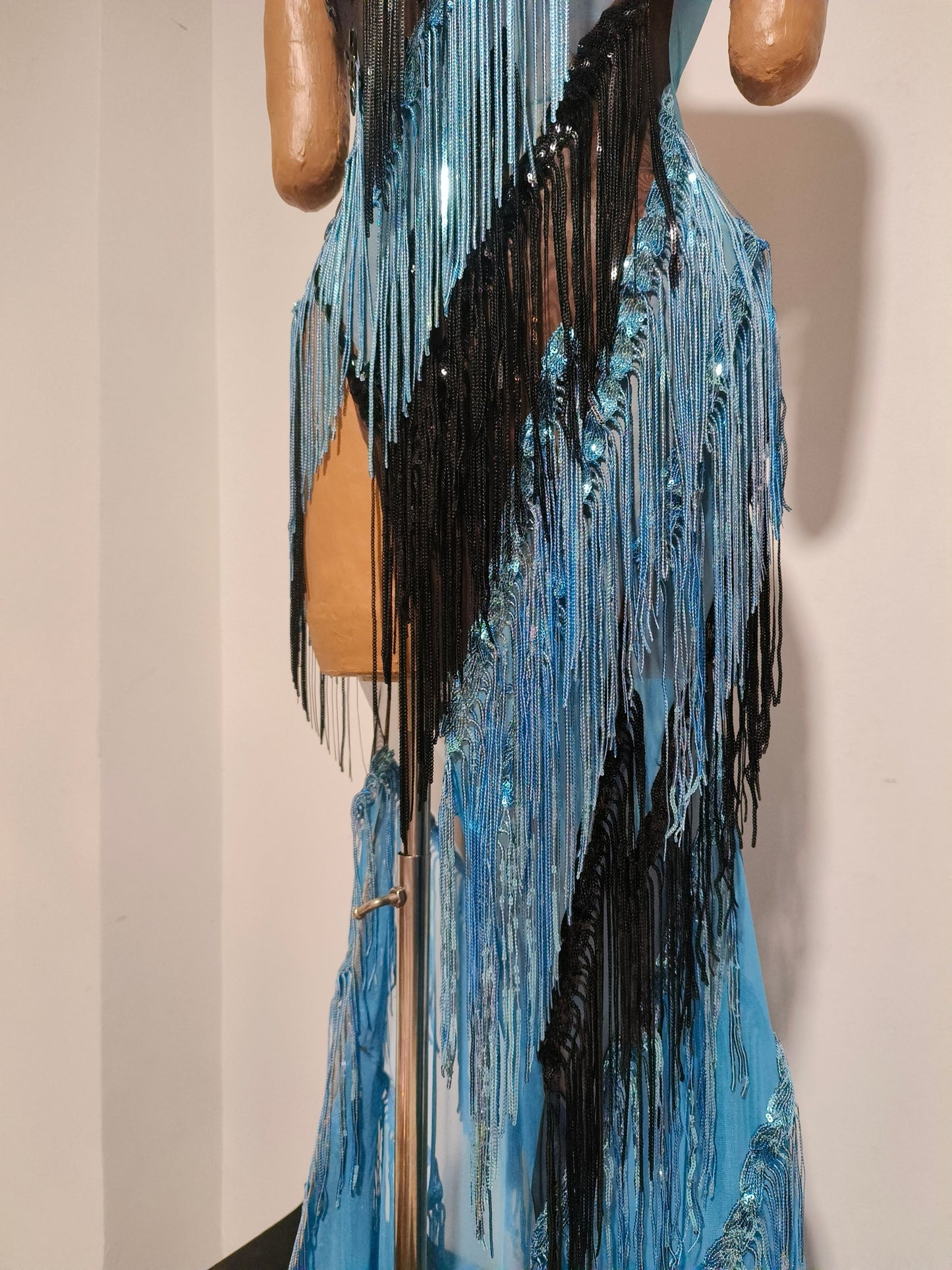 CELESINYI Qinggao Rhinestone Blue Black Fringe Gown